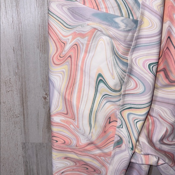 Old Navy High Waisted Powersoft Biker 6"  Plus Size 4X Pastel Swirl Shorts - Picture 6 of 12